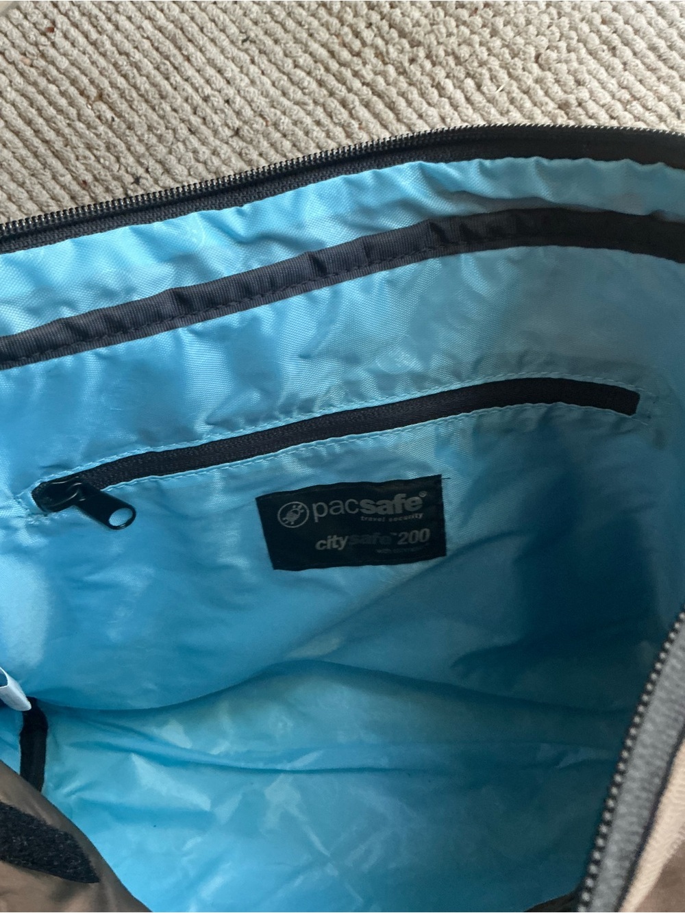 NWOT PACSAFE CitySafe 200 bag - Picture 5 of 5